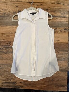 Sharagano White Sleeveless Button-Down Collared Top